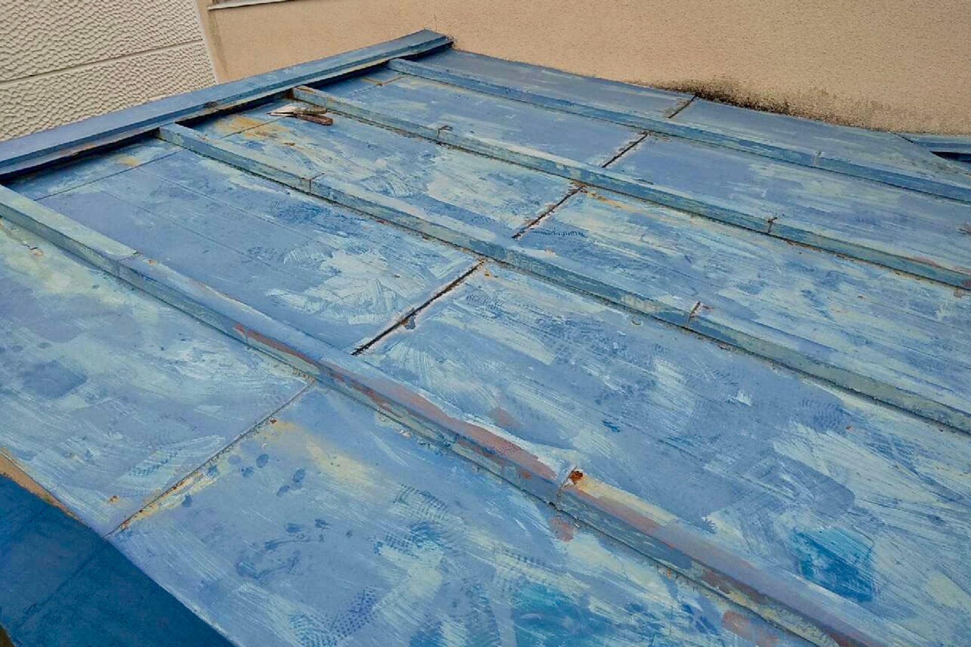 紫外線・風雨を直接受けるため劣化が早い